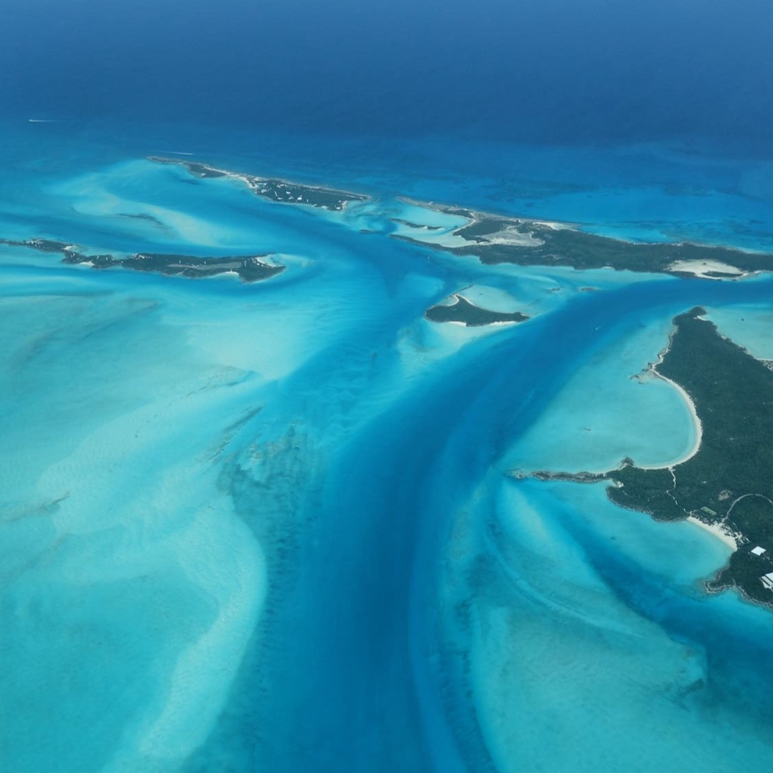 Day 4: Rudder Cay - Idyllic Interlude Awaits