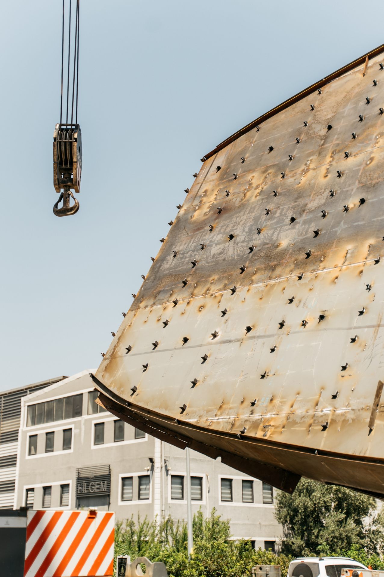Bering 110 Hull Turnover Marks Next Stage of Construction